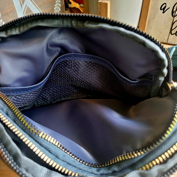 Unisex Crossbody Fanny Packs - Picture 14 of 16